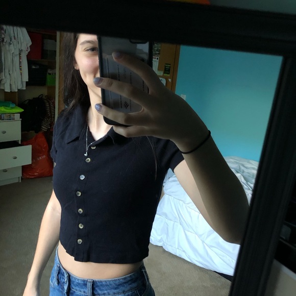 CUTE Cropped Button-Up Shirt - Picture 2 of 3